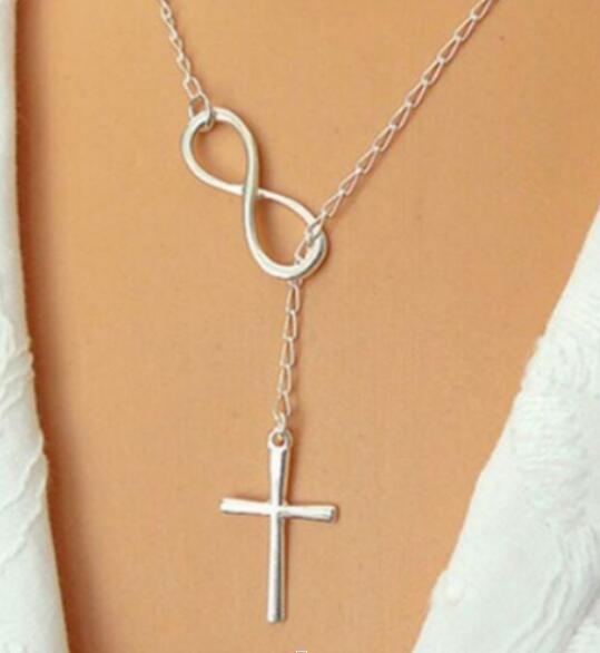 Cross short necklace - Lotta Deals